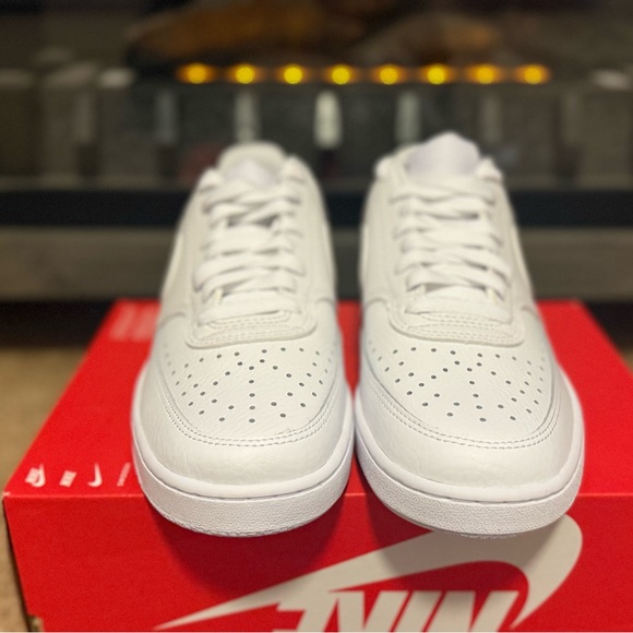 Nike White Low-Top Sneakers - Picture 2 of 3